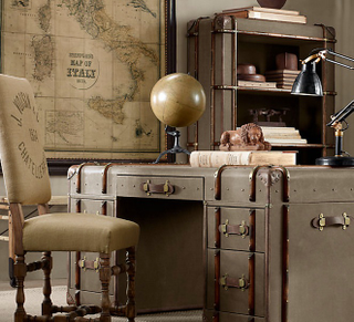 Illustration for article titled Retrotastic Furniture Made from Amazing Old Suitcases and Trunks